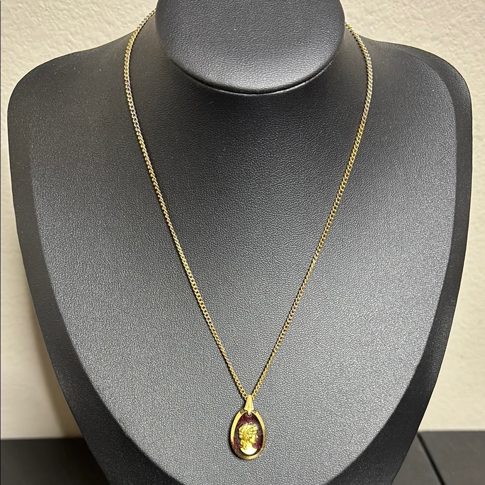 Vintage Red Glass Cameo Elegant Gold Tone Pendant Dainty Necklace